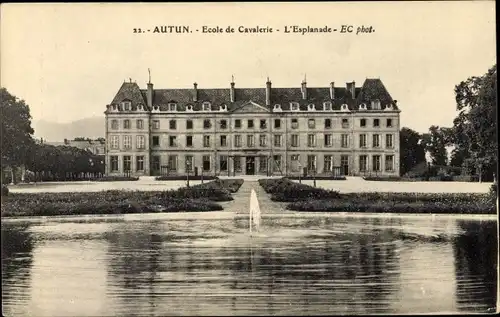 Ak Autun Saône-et-Loire, Ecole de Cavalerie, L´Esplanade