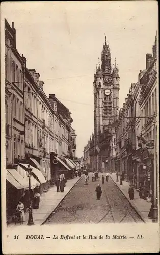 Ak Douai Nord, Le Beffroi et la Rue de la Mairie