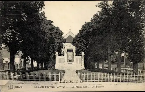 Ak Lamotte Beuvron Loir et Cher, Le Monument, Le Square