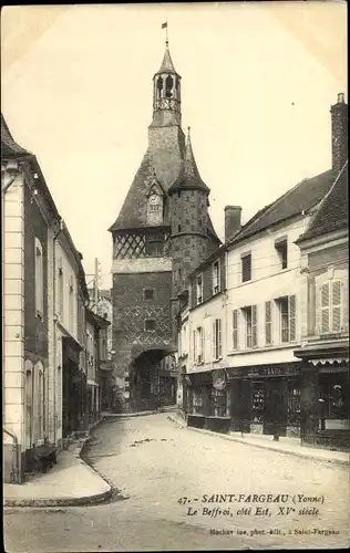 Ak Saint Fargeau Yonne, Le Beffroi, cote Est XV siecle