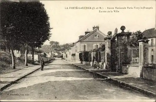 Ak La Ferté Gaucher Seine et Marne, Route Nationale Paris Vitry le Francois, Entrée de la Ville