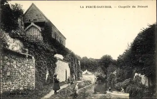 Ak La Ferté Gaucher Seine et Marne, Chapelle du Prieuré, bord du rivière