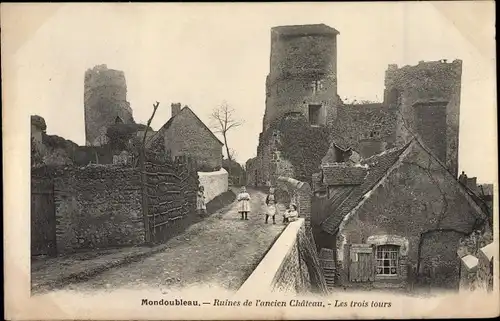 Ak Mondoubleau Loir et Cher, Ruines de l´Ancien Château, Les Trois Tours