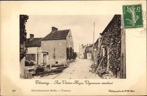 Ak Thomery Seine et Marne, Rue Victor Hugo, Vignerons ciselant