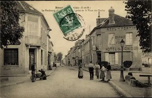 Ak Bray sur Seine Seine et Marne, Faubourg prise de la Place de Écoles, Hôtel du Lion d´Or