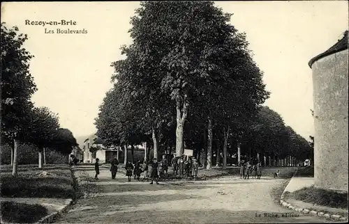 Ak Rozoy en Brie Seine et Marne, Les Boulevards