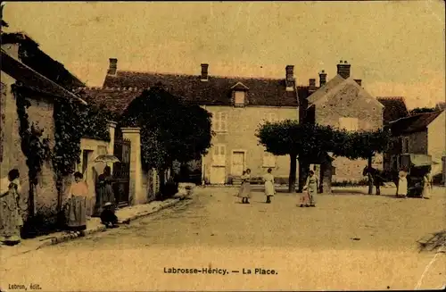 Ak Labrosse Seine-et-Marne, La Place