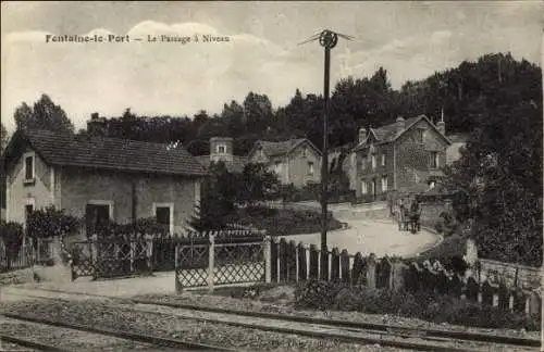 Ak Fontaine le Port Seine et Marne, Passage à Niveau