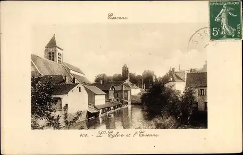 Ak Essonne, L´Église et Partie du Village