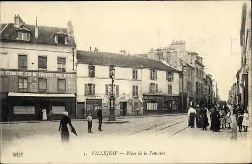 Ak Villejuif Val de Marne, Place de la Fontaîne