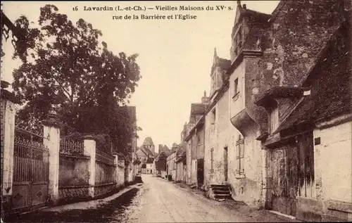 Ak Lavardin Loir et Cher, Vieilles Maisons du XVs rue de la Barriere et l'Eglise