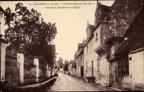 Ak Lavardin Loir et Cher, Vieilles Maisons du XVs, rue de la Barriere et l'Eglise