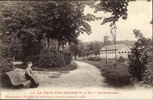 Ak La Ferté-sous-Jouarre Seine-et-Marne, Les Promenades, banc, fille assise