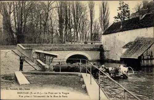 Ak Houdan Yvelines, Le Pont sur la Vesgre, Vue prise a l'Abreuvoir de la Rue de Paris