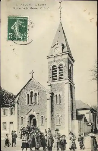 Ak Ablon Val de Marne, L´Église sortie de la Messe