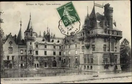 Ak Vigny Val d’Oise, Château de Vigny, Cour Intérieure