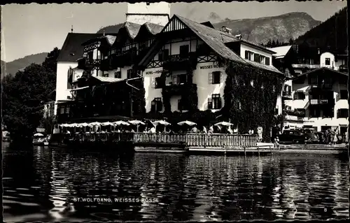 Ak St Wolfgang im Salzkammergut in Oberösterreich, Weisses Rössl, Gartenterrasse