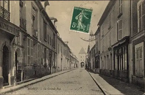 Ak Moret-sur-Loing Seine et Marne, La Grande Rue