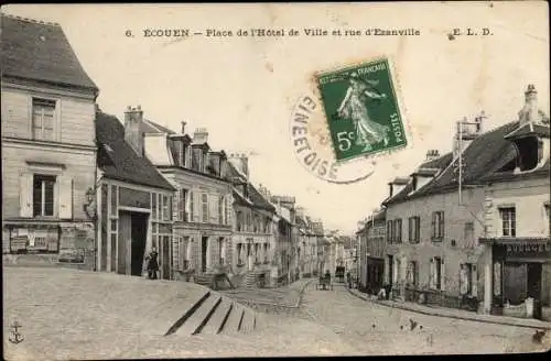 Ecouen Val d’Oise, Place de l´Hôtel de Ville et Rue d´Ezanville