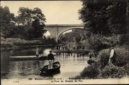 Ak Maisons Laffitte Yvelines, Passage du bac pour Sartrouville et Pont du Chemin de Fer, Ruderboot