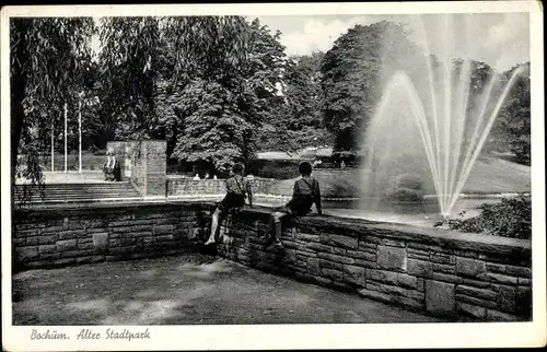 Ak Bochum im Ruhrgebiet, Kinder am Springbrunnen im Stadtpark