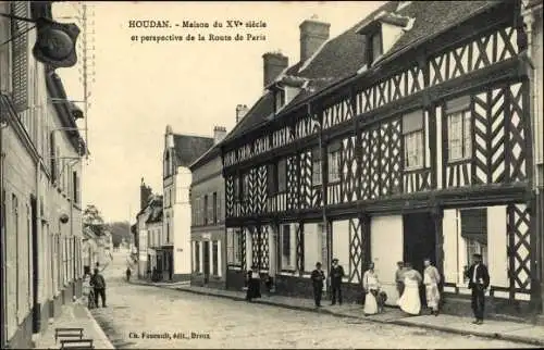 Ak Houdan Yvelines, Maison du XVe siecle et perspective de la Route de Paris