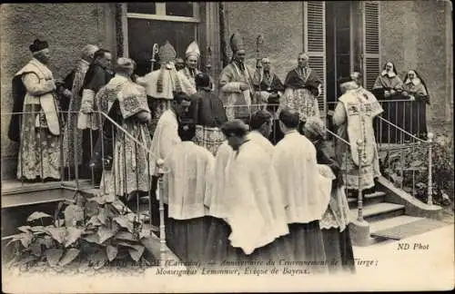 Ak La-Délivrande Calvados, La Procession, Anniversaire du Couronnement de la Vierge