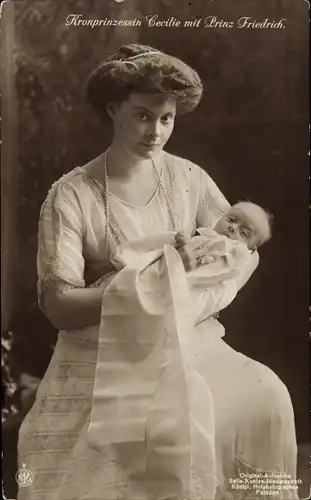 Ak Kronprinzessin Cecilie von Preußen mit Prinz Friedrich