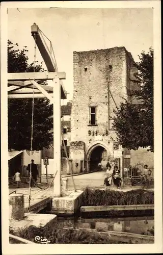 Ak Mennetou sur Cher Loir et Cher, Porte de Ville Jeanne d´Arc