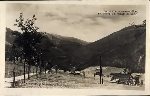 Ak Spindleruv Mlýn Spindlermühle Riesengebirge Region Königgrätz, Panorama vom Ort mit St Peter