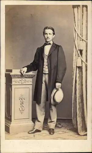 Carte de Visite Portrait eines Mannes, Wilhelm ? Grimm, Fotograf L. Belitski Nordhausen