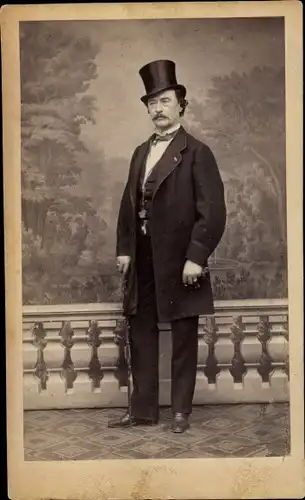 Carte de Visite Portrait von einem Mann mit Zylinder, Mantel, Fotograf E. Humblot und Sagel Dresden