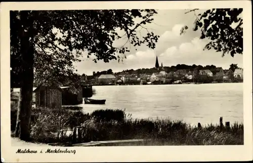 Ak Malchow in Mecklenburg, Uferpartie mit Blick nach Ort