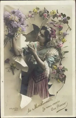 Ak Montlivault Loir et Cher, Montage, Fleurs et Portrait d´une Jeune Femme