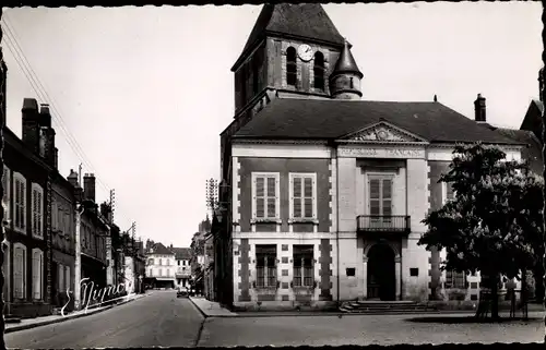 Ak Brienon-sur-Armançon Yonne, La Mairie et la Grande Rue