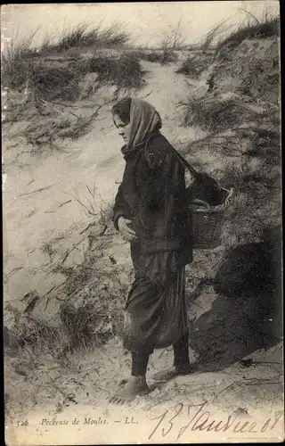 Ak Normandie, Pecheuse de Moules, Muschelsammlerin