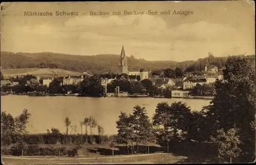 Ak Buckow in der Märkischen Schweiz, Ortsansicht mit See, Kirche