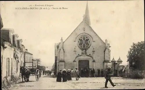 Ak Soulaire et Bourg Maine-et-Loire, Sortie de Messe