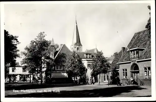 Ak Epe Gelderland Niederlande, Marktplein met N. H. Kerk