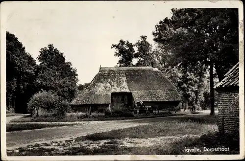 Ak Havelte Drenthe Niederlande, Dorpsstraat, Reetdachhaus