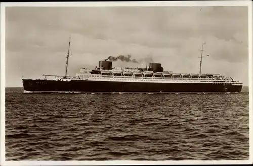 Ak Dampfschiff Bremen mit Flugzeugkatapult auf dem Oberdeck, Norddeutscher Lloyd Bremen