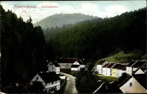 Ak Friedrichroda im Thüringer Wald, Blick auf Kaltermarkt, Berg, Wald, Straße