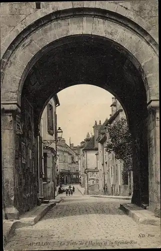 Ak Avallon Yonne, Voute de l´Horloge et la Grande Rue