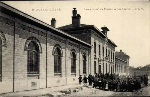 Ak Aubervilliers Seine Saint Denis, Sortie des Écoles