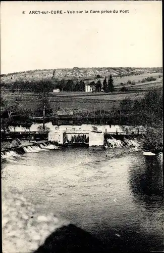 Ak Arcy-sur-Cure Yonne, Vue sur la Gare prise du Pont