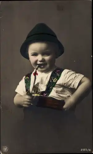 Ak Junge in Lederhose, Filzhut, Kinderportrait