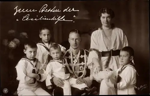 Ak Kronprinz Wilhelm von Preußen mit Familie, Husarenuniform, Teddy, Cecilie