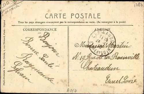 Ak Le Vaudoué Seine-et-Marne, Place des Grands Ormes