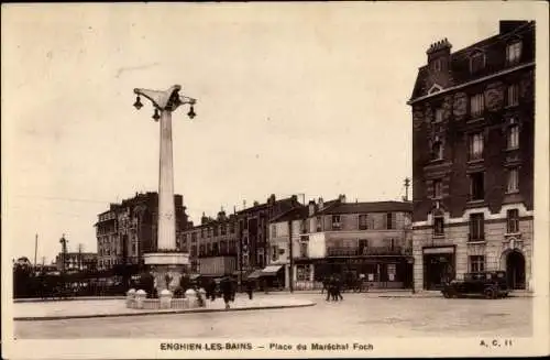 Ak Enghien les Bains Val d’Oise, Place du Marechal Foch