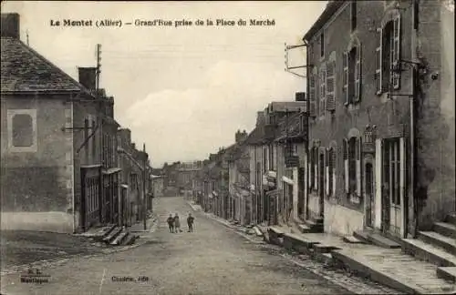 Ak Le Montet Allier, Grand' Rue prise de la Place du Marche